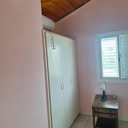 Super House With Shared Swimming Pool Near Vakantiehuis Oroklini