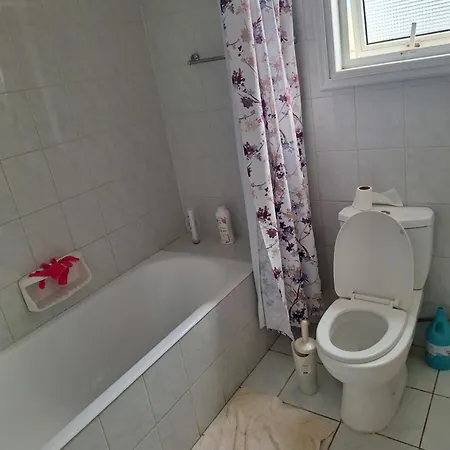 Super House With Shared Swimming Pool Near *