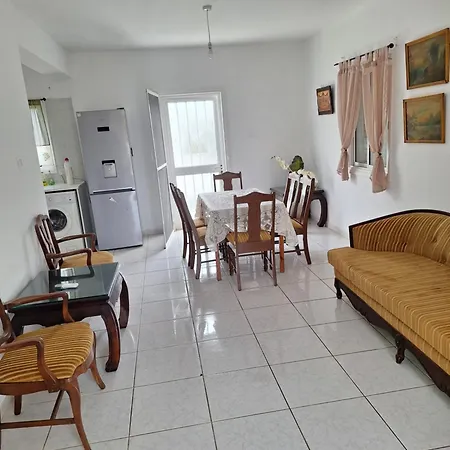 Super House With Shared Swimming Pool Near *